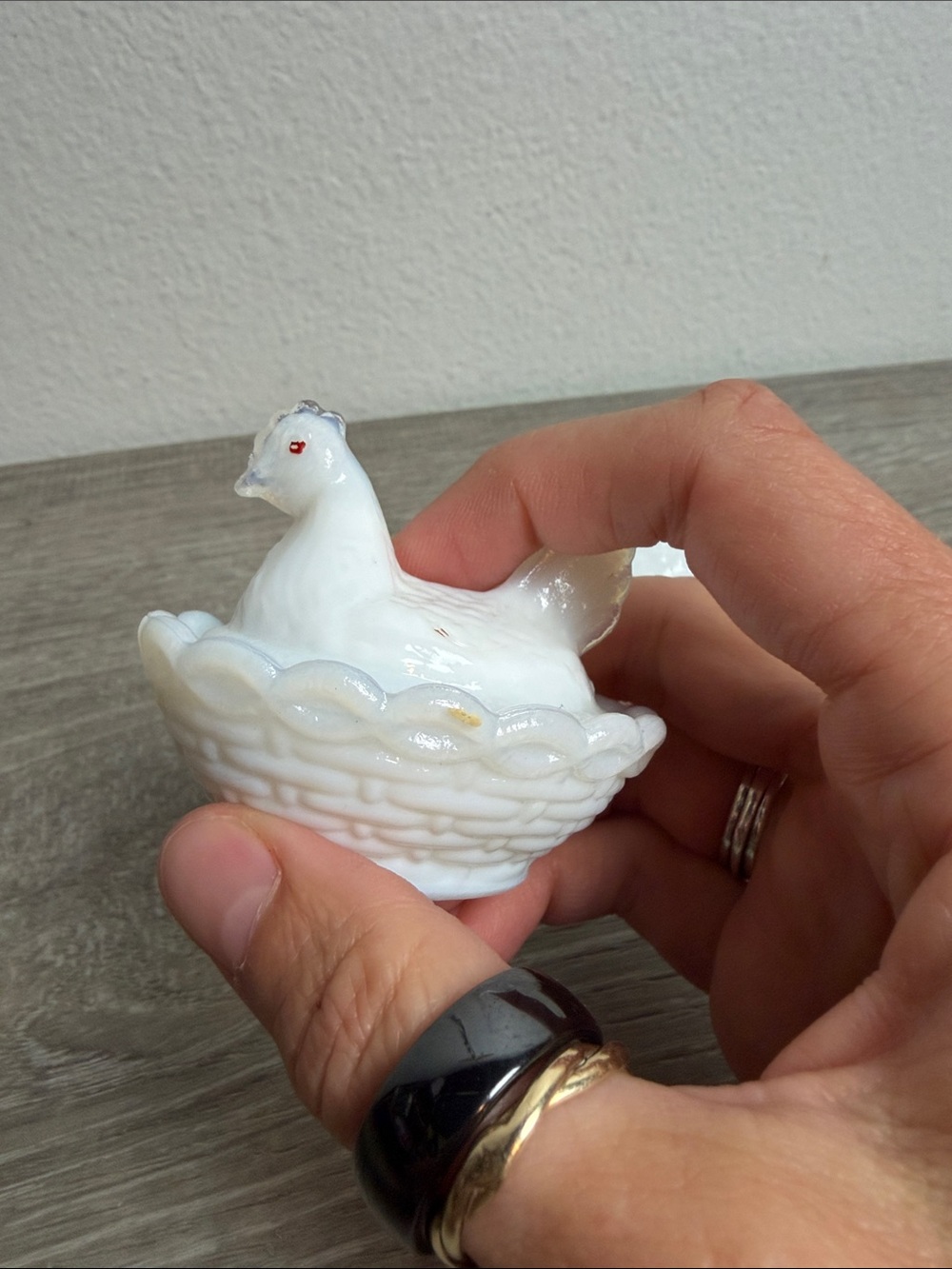Vintage Westmoreland White Opal Glass Hen On Nest Mini Salt Cellar Basketweave - Picture 6 of 7